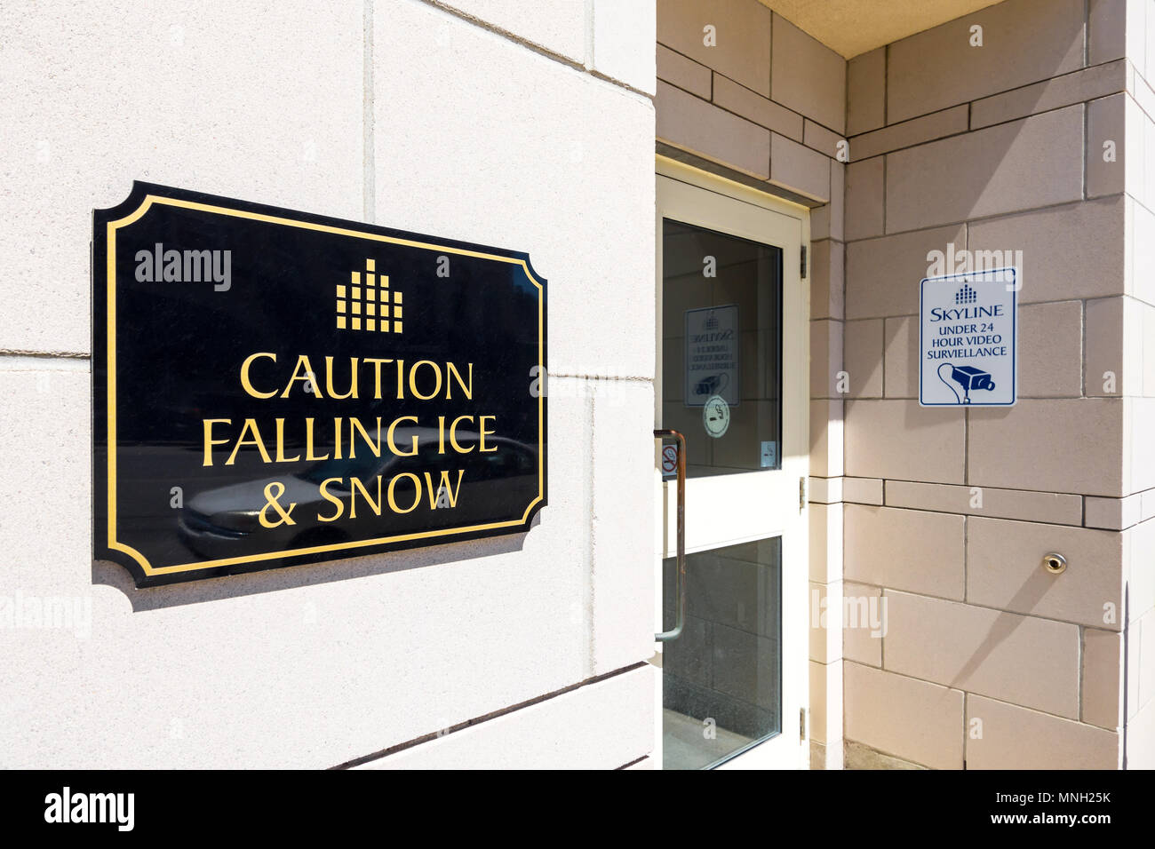 "Attention Chute de glaçons & Snow' sign, Stratford, Ontario, Canada. Banque D'Images