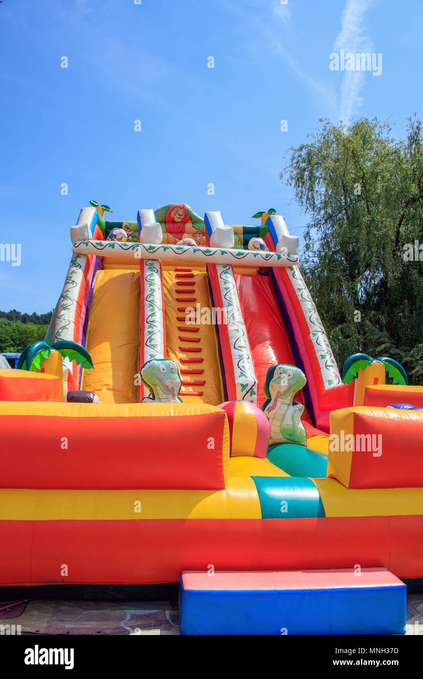 Inflatable trampoline Banque de photographies et d'images à haute  résolution - Alamy