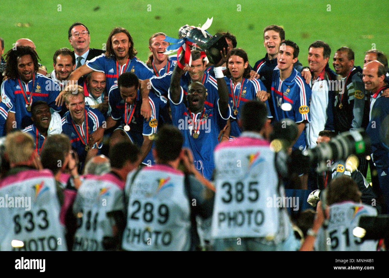 Fanion Brodé EURO 2000 Finale France Vs Italie - Dimensions 50x42 Cm - Parfait état