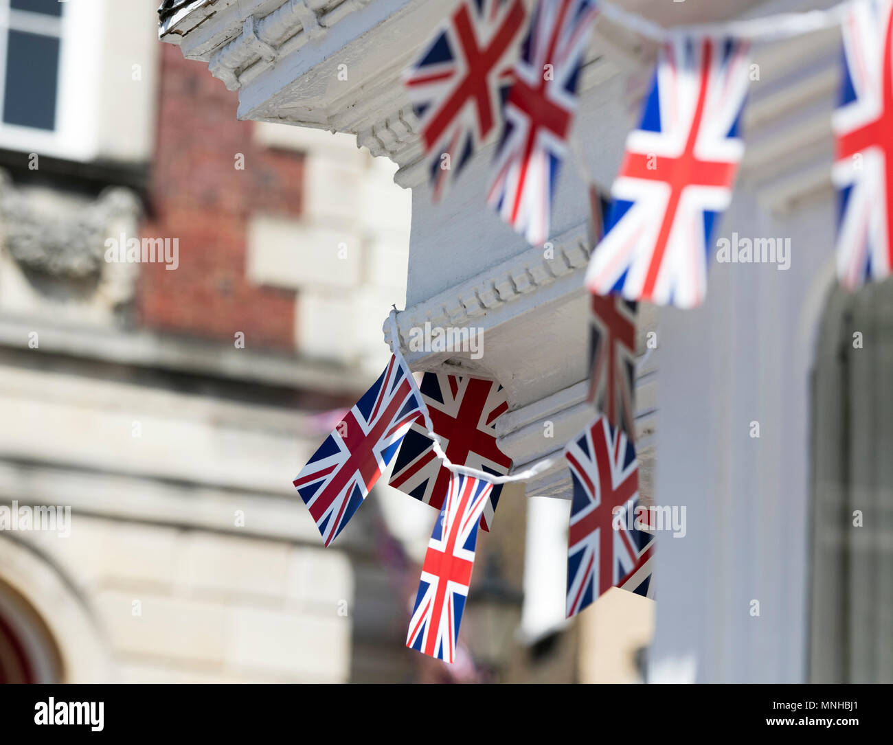 Windsor, Royaume-Uni. 17 mai, 2018. Accrocher des drapeaux Union Jack à Windsor en préparation pour le mariage royal de goutte d'encre : Crédit/Alamy Live News Banque D'Images