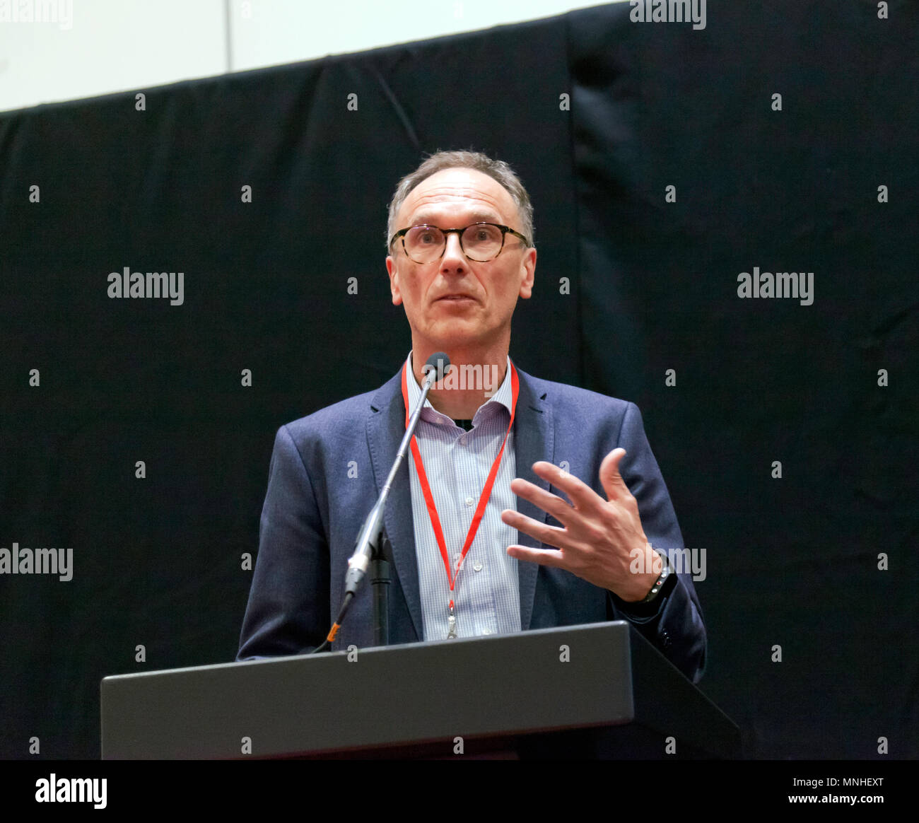 Le Professeur Dr. Andreas Herrmann, donnant un cours sur la conduite autonome, à la salle de conférence, au cours de la journée de presse du salon automobile de Londres 2018. Banque D'Images