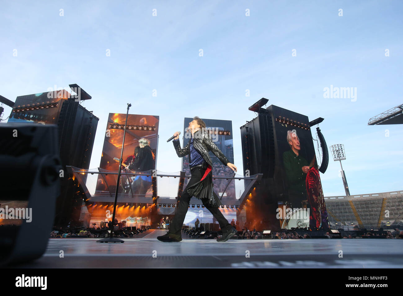 Dublin, Irlande. 17 mai 2018. 17/5/2018. Oui, les garçons sont de retour en ville ! Mick Jagger joue à la foule avec Keith Richards, Ronnie Wood et Charlie Watts de The Rolling Stones à l'appui qu'ils ont joué dans Croke Park de Dublin ce soir, sur la première étape de leur Les pierres - Pas de filtre d'. Après leur concert ils vont voler retour au Royaume-Uni pour continuer le tour qui comprend Londres, Edimbourg et Cardiff. Photo : Leon Farrell/RollingNews RollingNews.ie : Crédit.ie/Alamy Live News Banque D'Images
