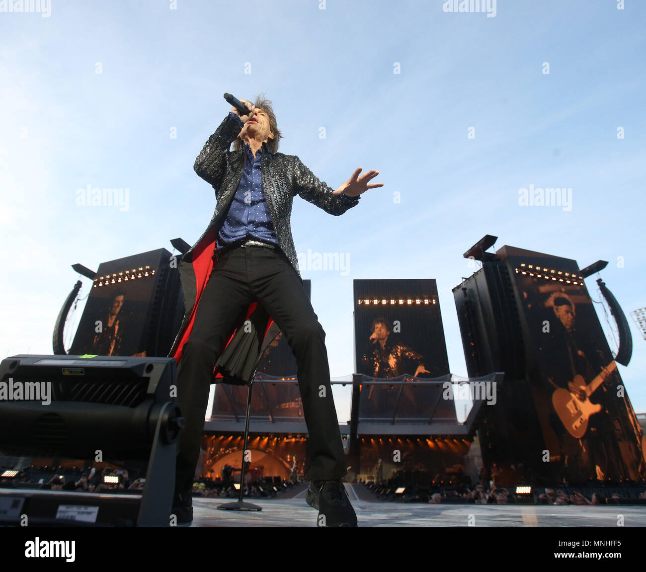 Dublin, Irlande. 17 mai 2018. 17/5/2018. Oui, les garçons sont de retour en ville ! Mick Jagger joue à la foule avec Keith Richards, Ronnie Wood et Charlie Watts de The Rolling Stones à l'appui qu'ils ont joué dans Croke Park de Dublin ce soir, sur la première étape de leur Les pierres - Pas de filtre d'. Après leur concert ils vont voler retour au Royaume-Uni pour continuer le tour qui comprend Londres, Edimbourg et Cardiff. Photo : Leon Farrell/RollingNews RollingNews.ie : Crédit.ie/Alamy Live News Banque D'Images