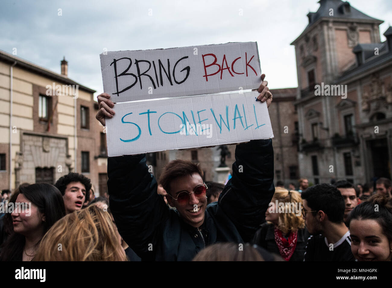 Madrid, Espagne. 17 mai, 2018. Personnes qui protestaient au cours de la Journée internationale contre l'homophobie, la transphobie et la Biphobie pour exiger l'égalité de la communauté LGBT. Madrid, Espagne. Credit : Marcos del Mazo/Alamy Live News Banque D'Images