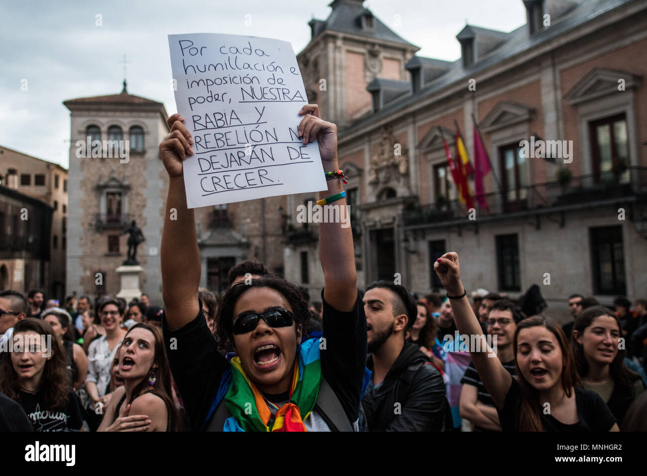 Madrid, Espagne. 17 mai, 2018. Personnes qui protestaient au cours de la Journée internationale contre l'homophobie, la transphobie et la Biphobie pour exiger l'égalité de la communauté LGBT. Madrid, Espagne. Credit : Marcos del Mazo/Alamy Live News Banque D'Images