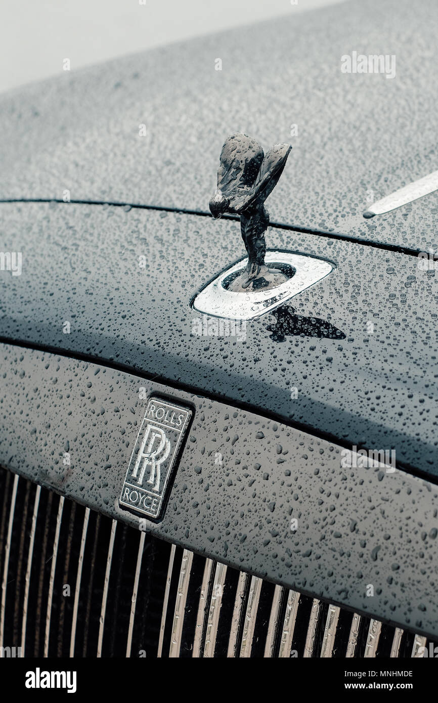 Un "Badge" noir édition spéciale Rolls-royce Ghost est photographié avec Rolls Royce press event à Riga - 13 juin, 2017 Banque D'Images