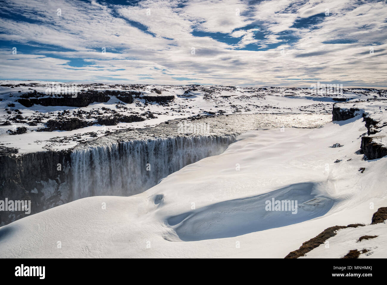 Cascade de Dettifoss sur la Jokulsa a Fjollum River dans le Nord de l'Islande, le plus puissant de l'automne en Europe. Banque D'Images