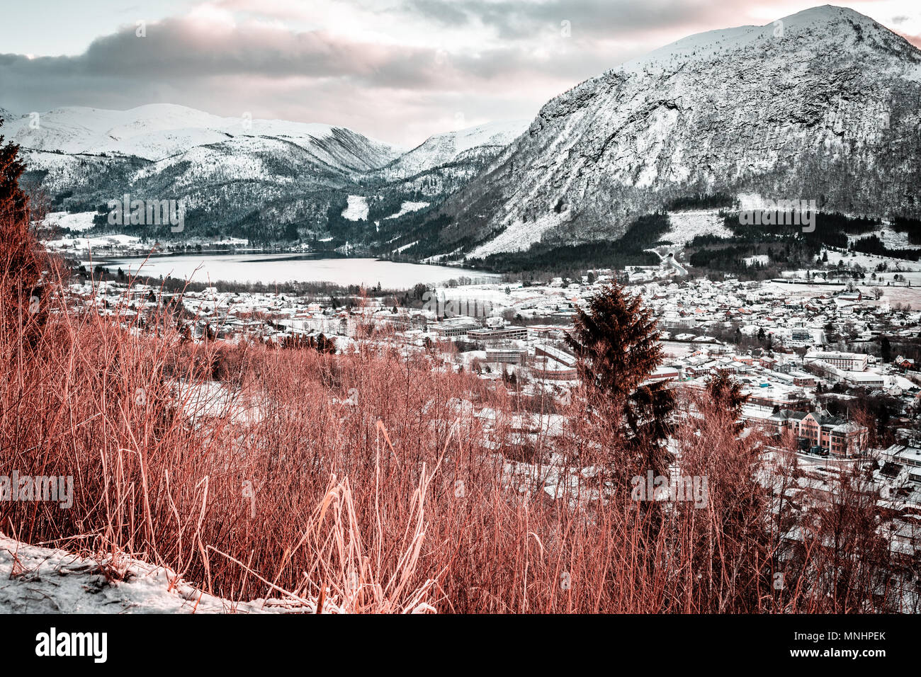 Volda (Norvège) en hiver, vue aérienne Banque D'Images