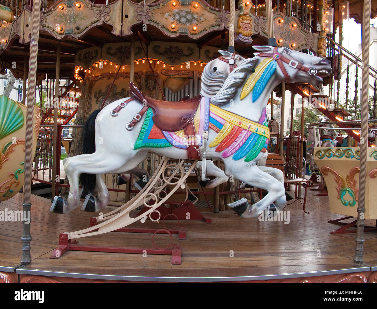 Carousel horse ou merry-go-round cheval sur une aire de merry-go-round at old town of, Marseille, Bouches-du-Rhône, Provence-Alpes-Côte d'Azur, France Banque D'Images