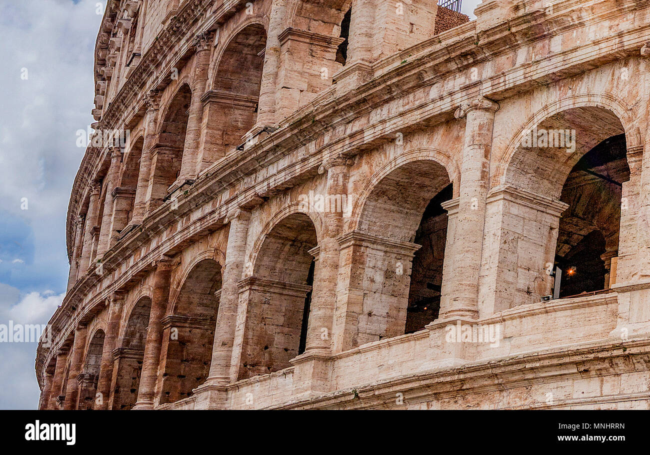 Détail architectural du Colisée à Rome Photo Stock - Alamy