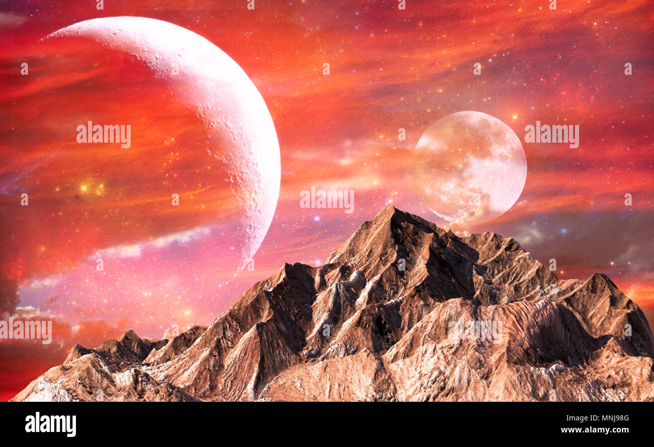 Rock mountain avec ciel rouge et deux lunes comme arrière-plan de concept de science-fiction Banque D'Images