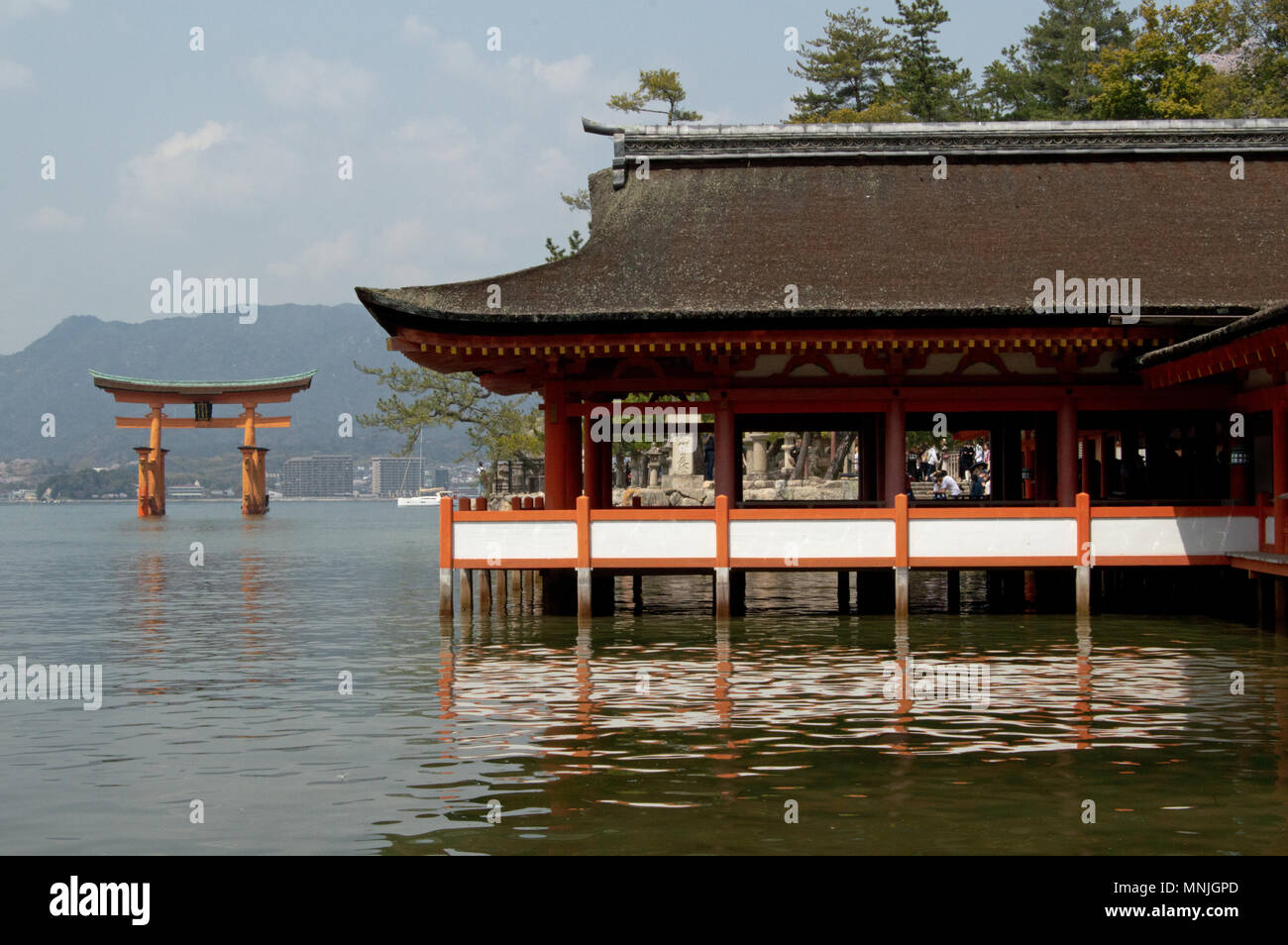 Sanctuaire d'Itsukushima, 'floating culte', et du temple sur l'île de Miyajima, Japon Banque D'Images