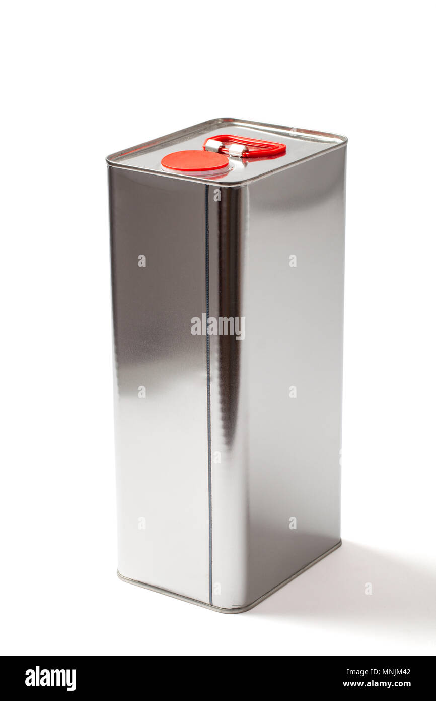 Vide Fermé tin cartouche pour liquides et produits chimiques isolé sur blanc avec chemin de travail. Banque D'Images