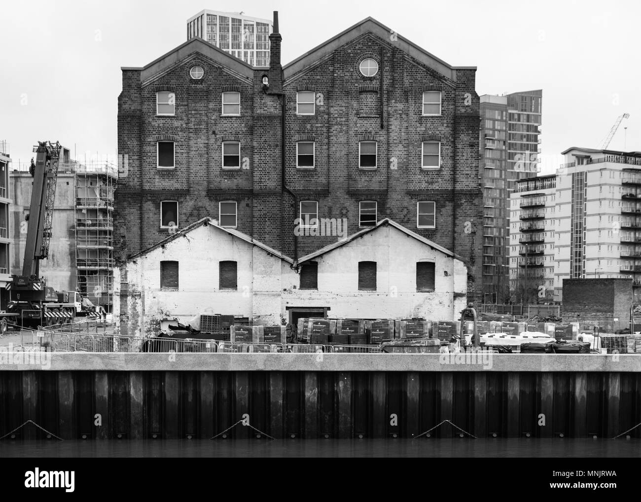 Les bâtiments anciens et de l'entrepôt par la rivière Mur trois usines dans l'Est de Londres, UK Banque D'Images