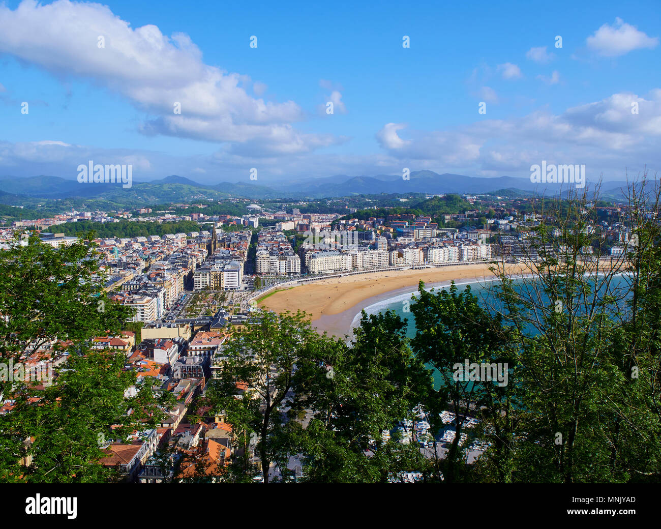 Vue panoramique de la baie de La Concha et de la plage La Concha Monte Urgull de San Sebastian (Donostia), Pays Basque, Guipuzcoa. L'Espagne. Banque D'Images