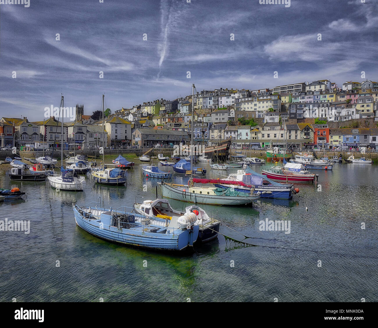 Go - DEVON : Brixham Harbour (image HDR) Banque D'Images