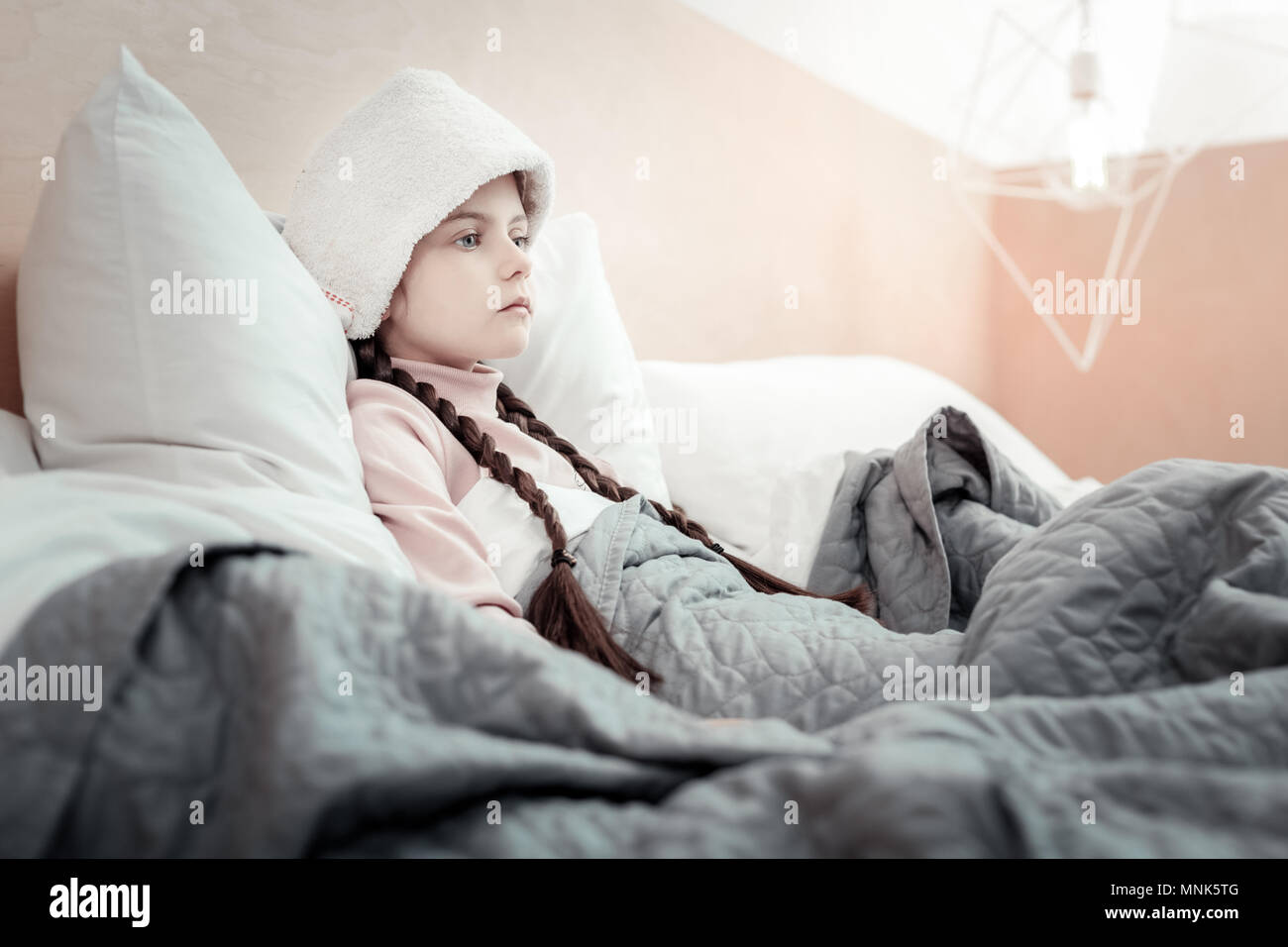 Contrarié kid, malade en vacances Banque D'Images