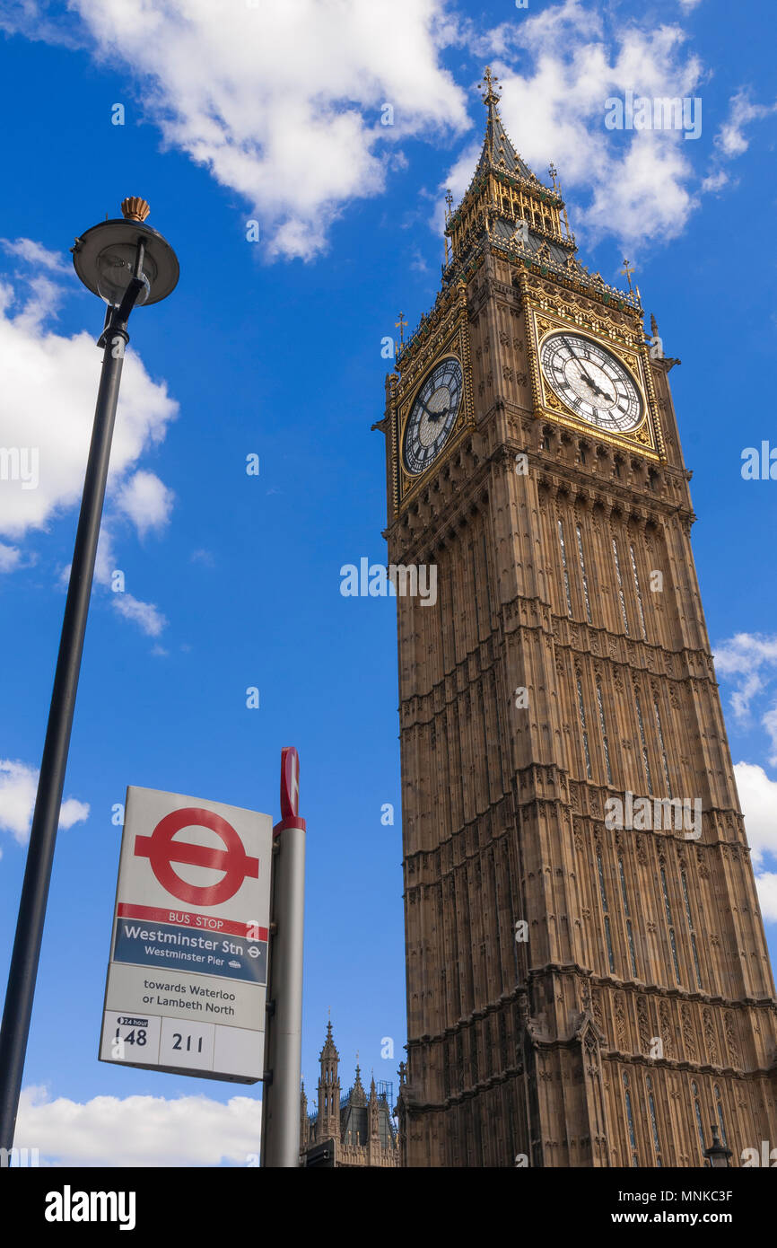 Londres, Royaume-Uni - 11 août, 2013 ; le Big Ben photographié à partir de la gare routière de Westminster Banque D'Images