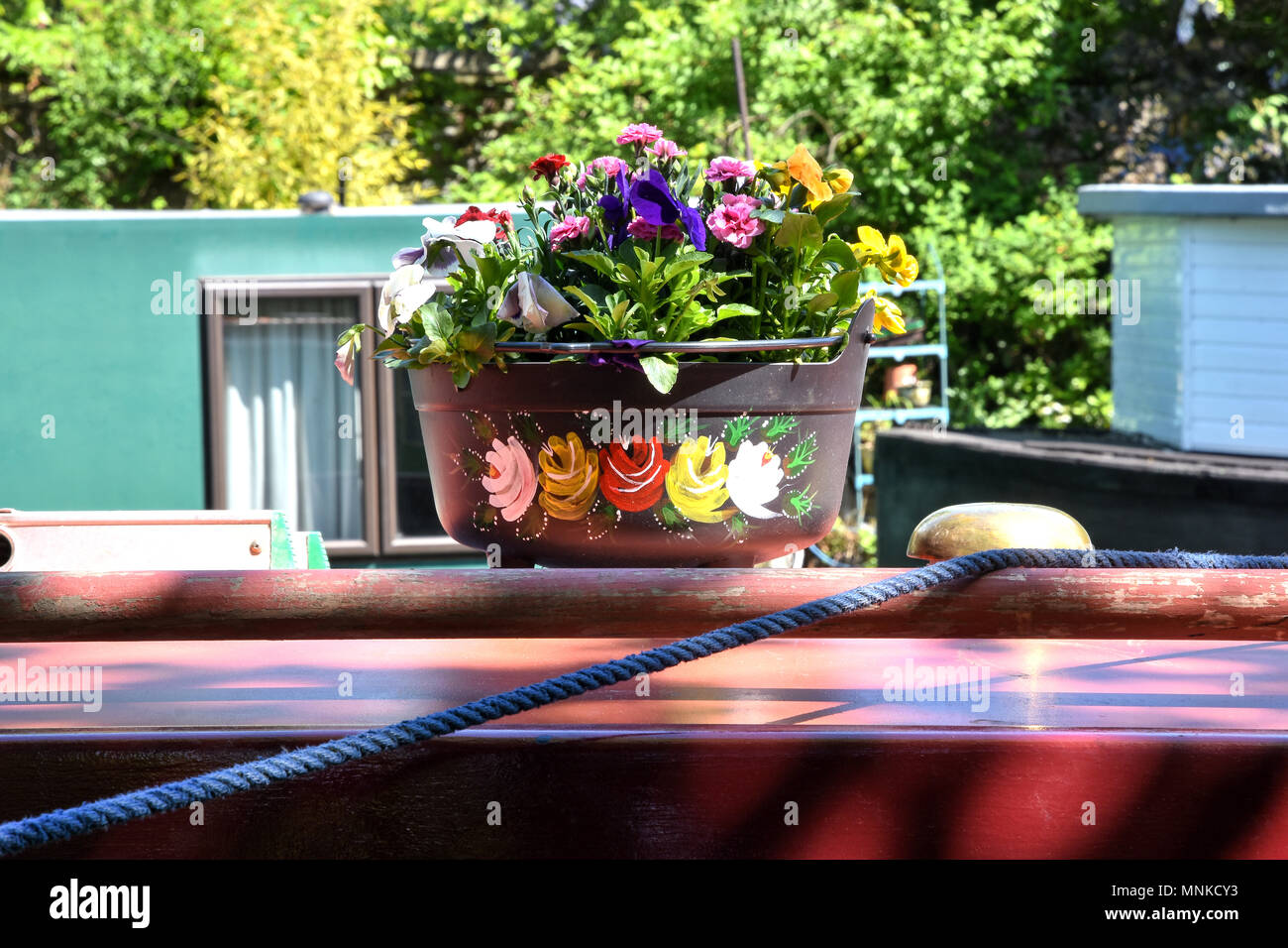 Pot de Fleurs,la Petite Venise,off Bloomfield Road, de la piscine de la Petite Venise,London.UK Banque D'Images