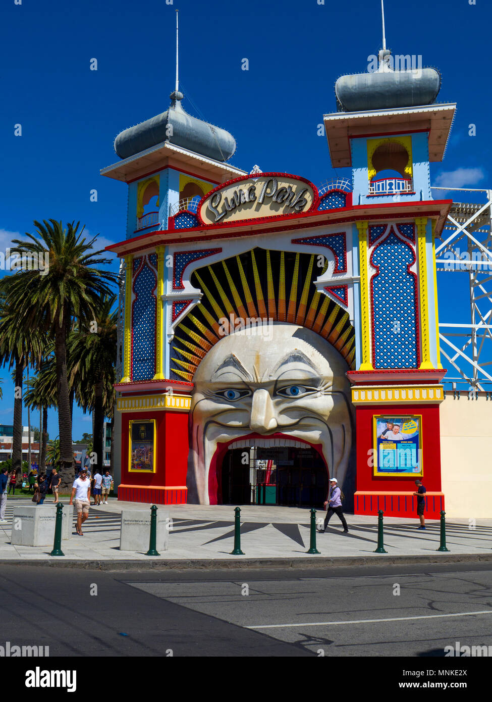 Entrée colorée à Luna Park Melbourne, St Kilda, Victoria, Australie. Banque D'Images