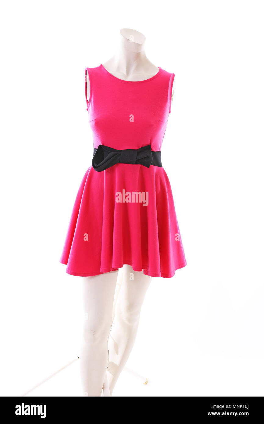 Robe rose longue top mini robe sur mannequin full body shop display. Styles  de vêtements, mode femme blanc sur fond de studio Photo Stock - Alamy