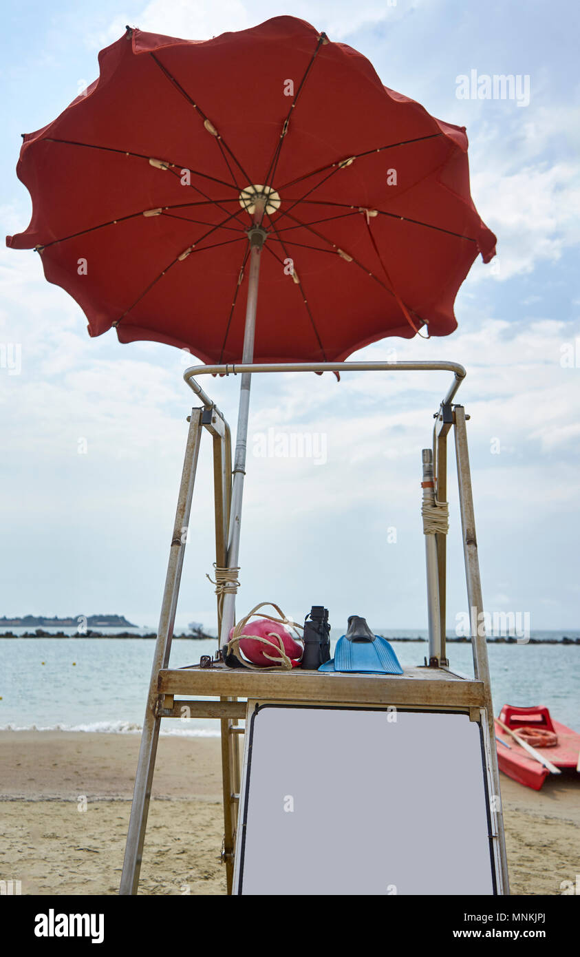 Plage italienne de secours et de sauvetage Voile Panneau vierge et de l'espace négatif Banque D'Images