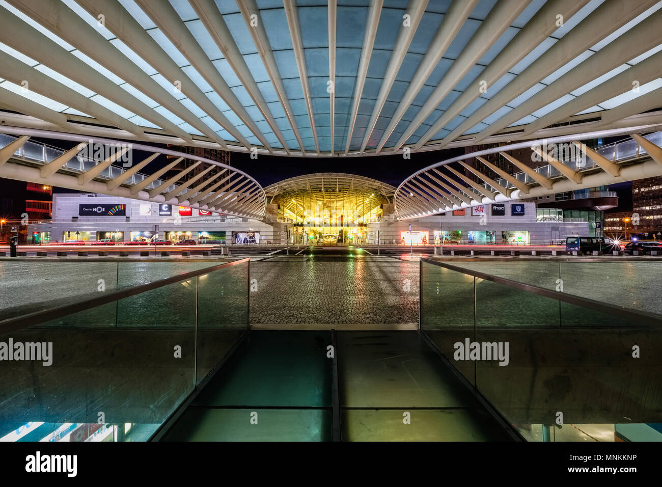 À partir de la gare d'Oriente à Lisbonne vers le centre commercial Vasco da Gama. Banque D'Images