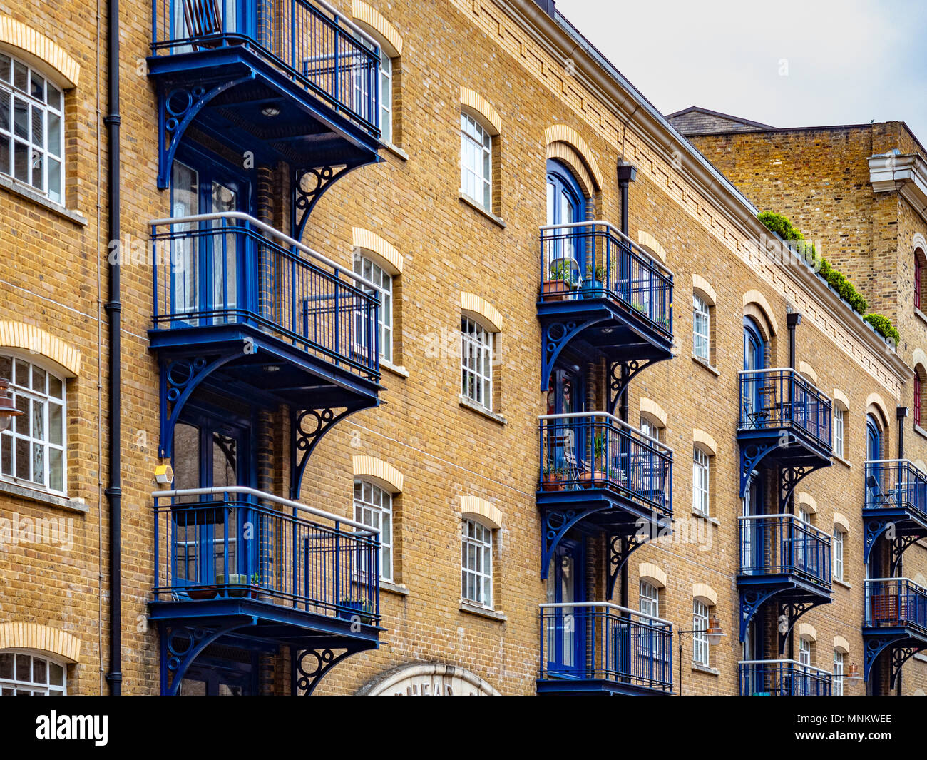 Pierhead Wharf résidences, Wapping High Street, London, UK. Banque D'Images