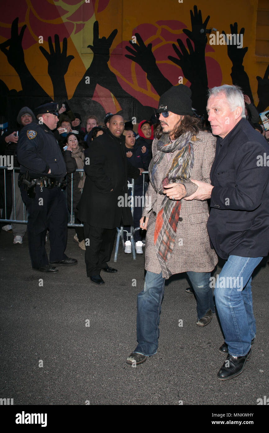 Johnny Depp arrive pour le 'Late Show with David Letterman' au Ed Sullivan Theater Le 21 février 2013 à New York. Banque D'Images