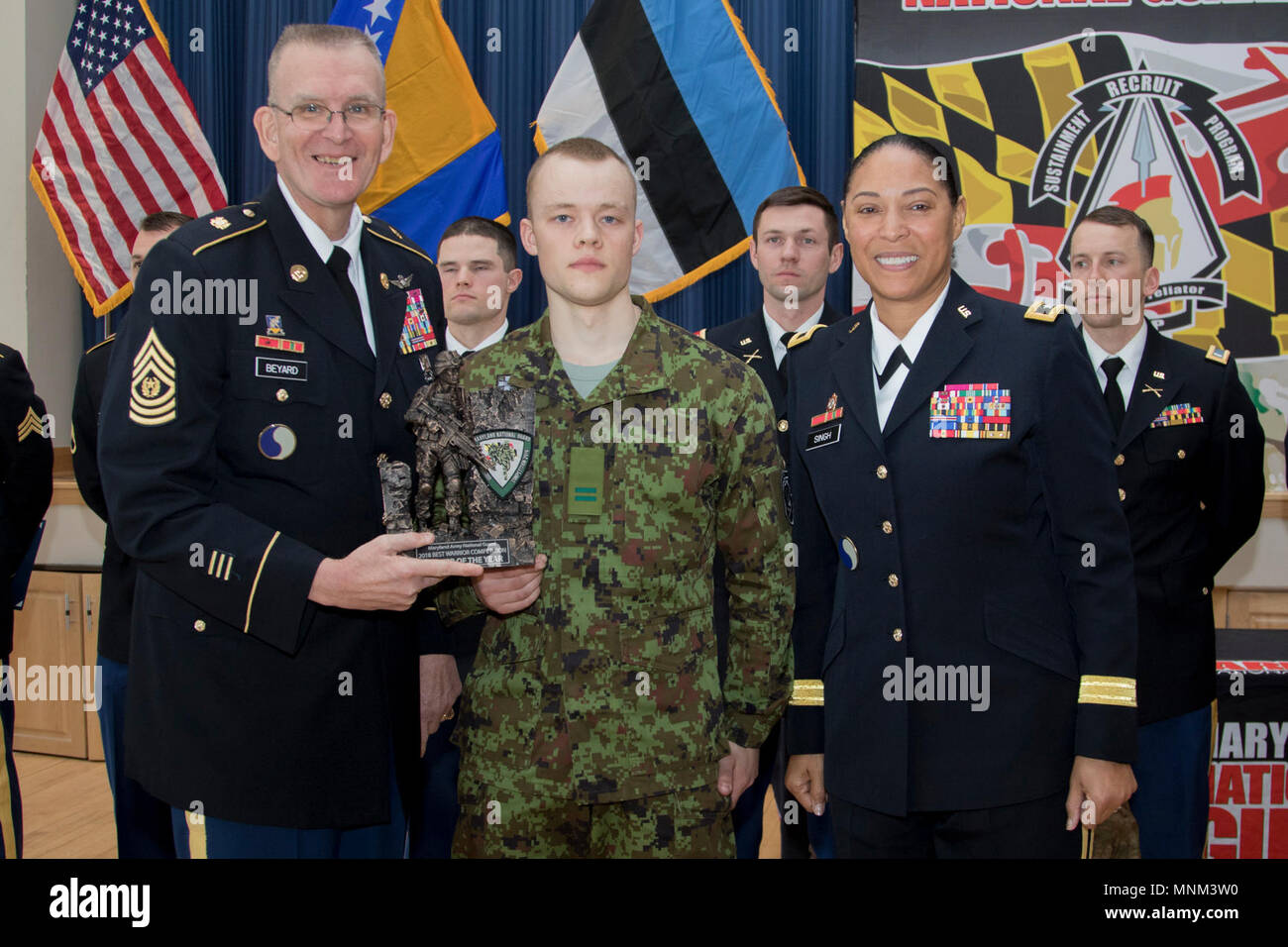 Le Sgt. Kristjan Mägi, un fantassin du 2e Bn Kuperjanov., Bde., Force de défense de l'Estonie, est annoncé le gagnant du concours de soldat dans la Garde nationale du Maryland Concours meilleur guerrier à Grounds-Edgewood d'Edgewood, Maryland, le 18 mars 2018. Cette année, le concours comprend les sous-officiers enrôlés, junior, et officiers de la Maryland l'armée et de la Garde nationale ainsi que des soldats des Forces armées de Bosnie-Herzégovine et de la Forces de défense estoniennes. (U.S. Le Cpl Army National Guard. Elizabeth S. Scott) Banque D'Images