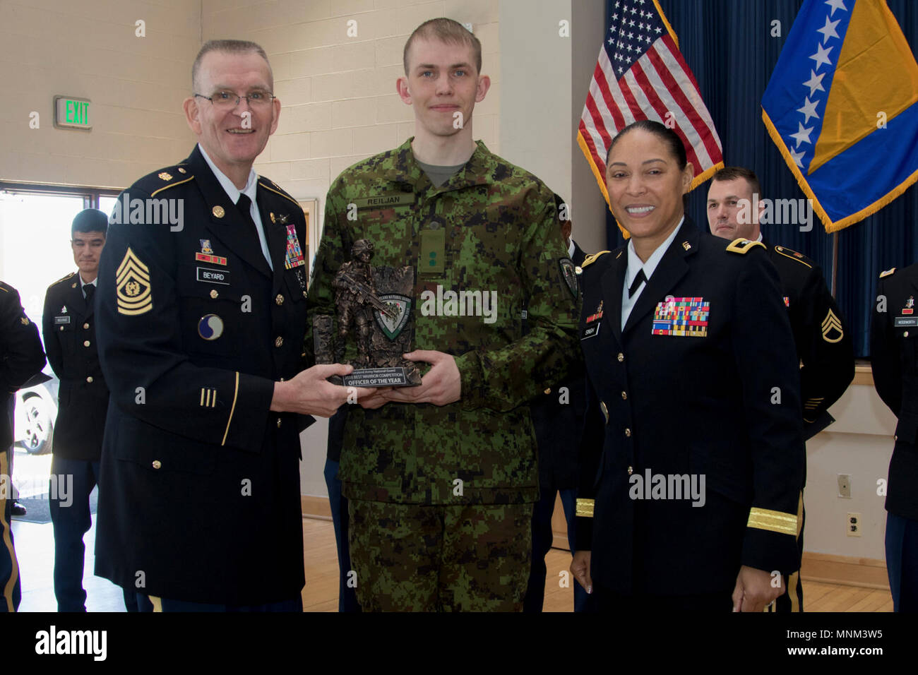 2e lieutenant Raul Reiljan, commandant de peloton, Kuperjanov NE., 2e Bde., Force de défense de l'Estonie, est annoncé le gagnant du concours de l'agent dans le Maryland le meilleur guerrier de la Garde nationale à la concurrence Zone Grounds-Edgewood, Edgewood, Maryland le 18 mars 2018. Cette année, le concours comprend les sous-officiers enrôlés, junior, et officiers de la Maryland l'armée et de la Garde nationale ainsi que des soldats des Forces armées de Bosnie-Herzégovine et de la Forces de défense estoniennes. (U.S. Le Cpl Army National Guard. Elizabeth S. Scott) Banque D'Images