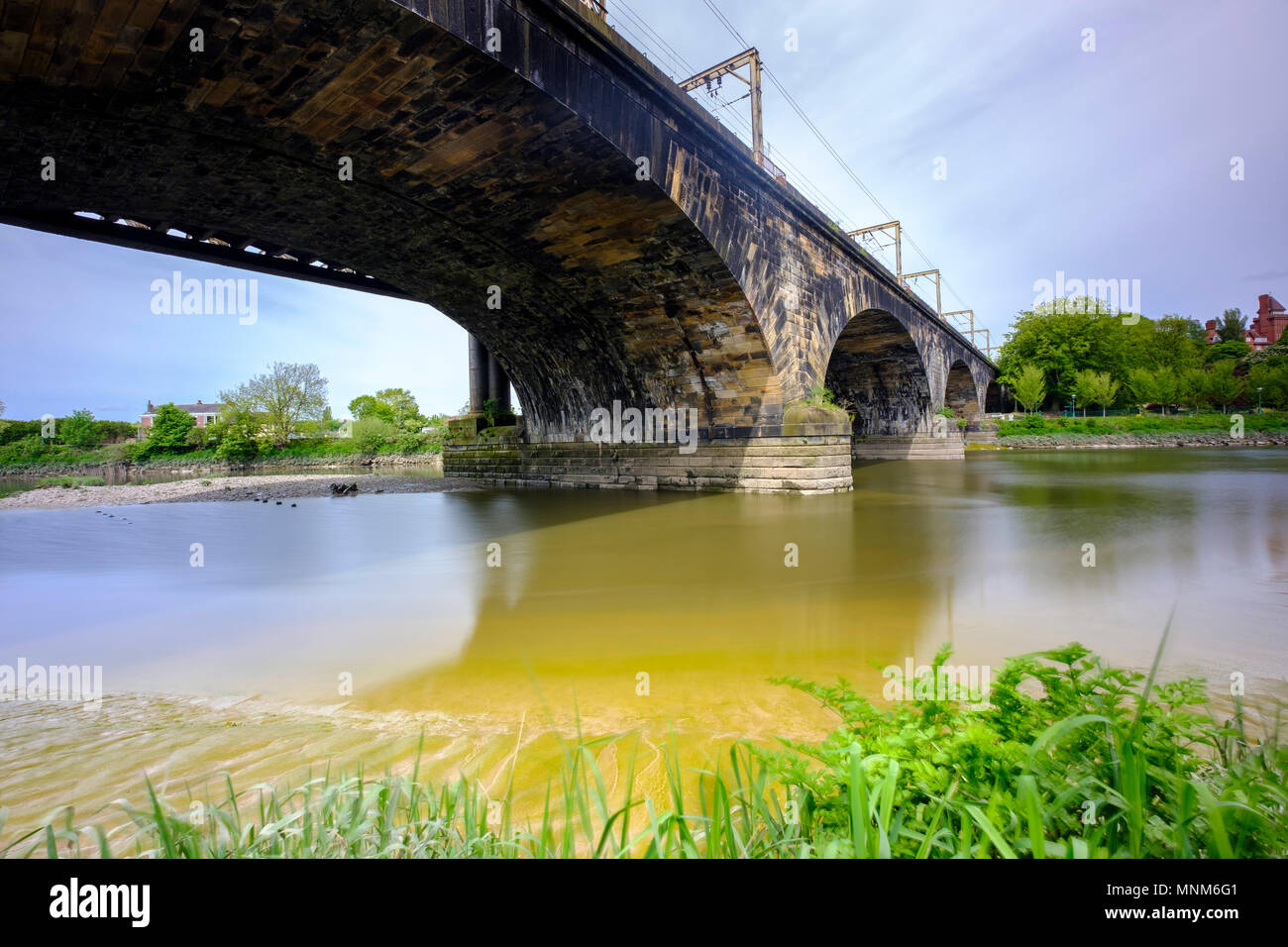 Pont ferroviaire sur la rivière Ribble à Preston Banque D'Images