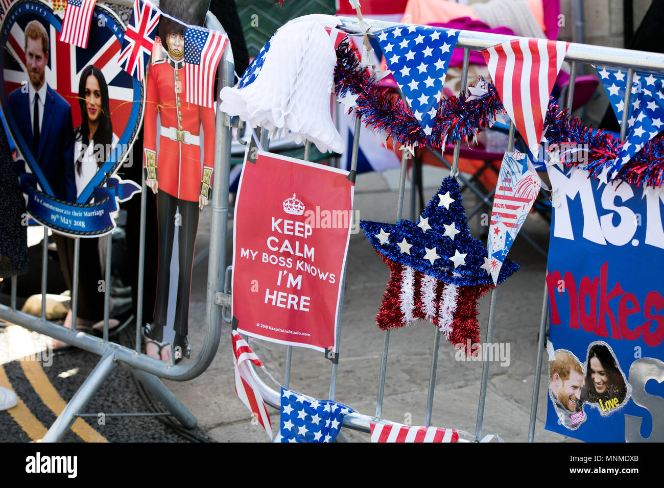 Windsor, Berkshire, Royaume-Uni. 17 mai 2018. WINDSOR, Royaume-Uni - 17 MAI 2018 : afficher des bannières et des panneaux le long du parcours du mariage royal à Windsor photo : Alamy/Goutte d'encre Live News Banque D'Images