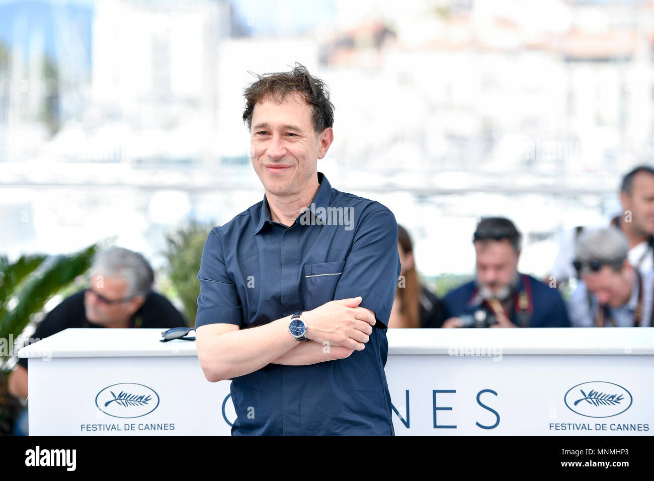 Cannes, Cannes International Film Festival de Cannes. 10 mai, 2018. Le président de la CINEFONDATION et courts métrages Jury, le réalisateur français Bertrand Bonello (C), pose lors d'un photocall du 71e Festival International du Film de Cannes à Cannes, France le 10 mai 2018. Le 71e Festival International du Film de Cannes a lieu du 8 mai au 19 mai. Crédit : Chen Yichen/Xinhua/Alamy Live News Banque D'Images