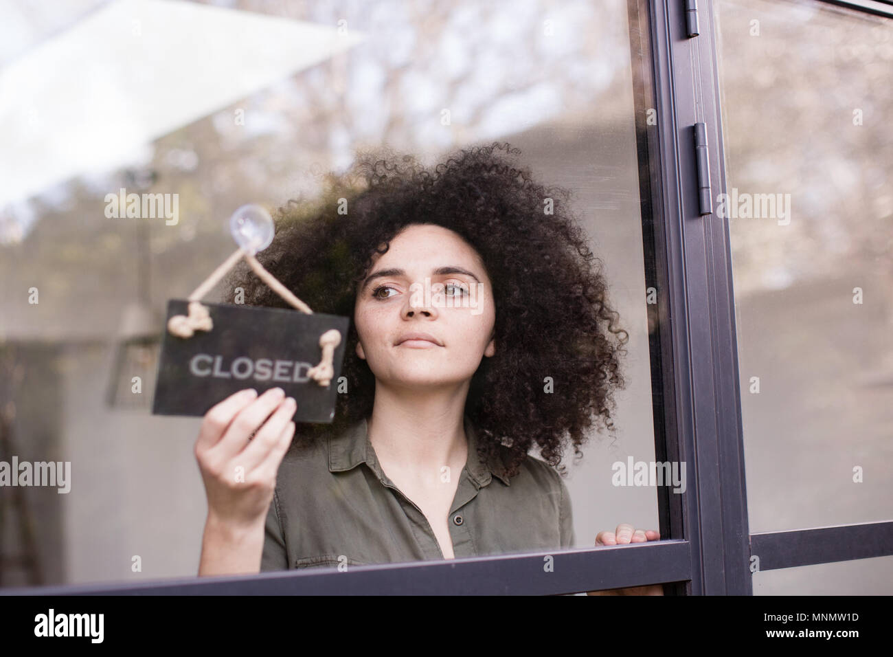 Propriétaire de petite entreprise magasin fermer Banque D'Images