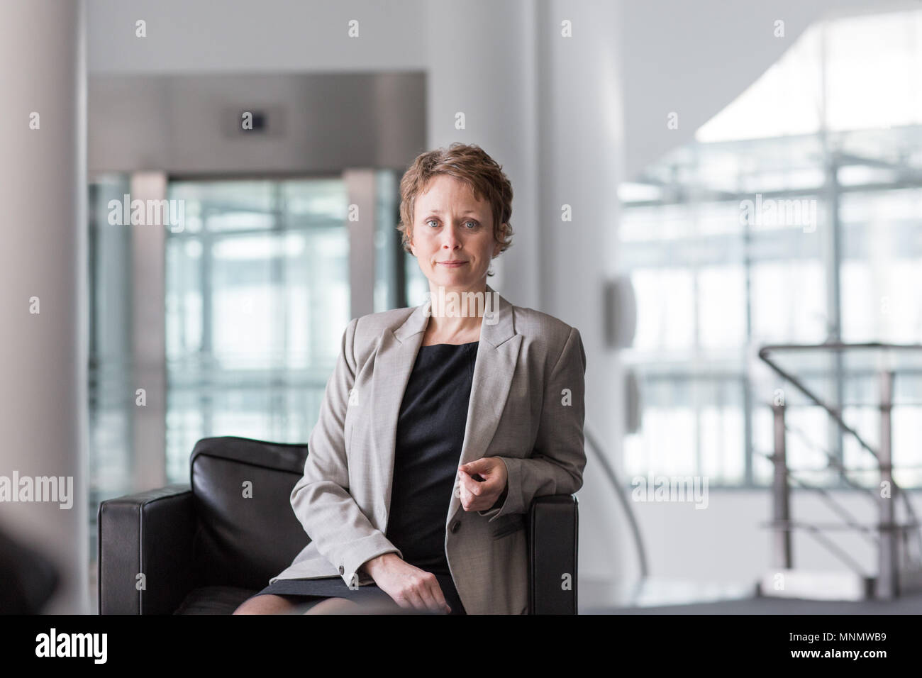 Portrait of businesswoman in a modern office Banque D'Images