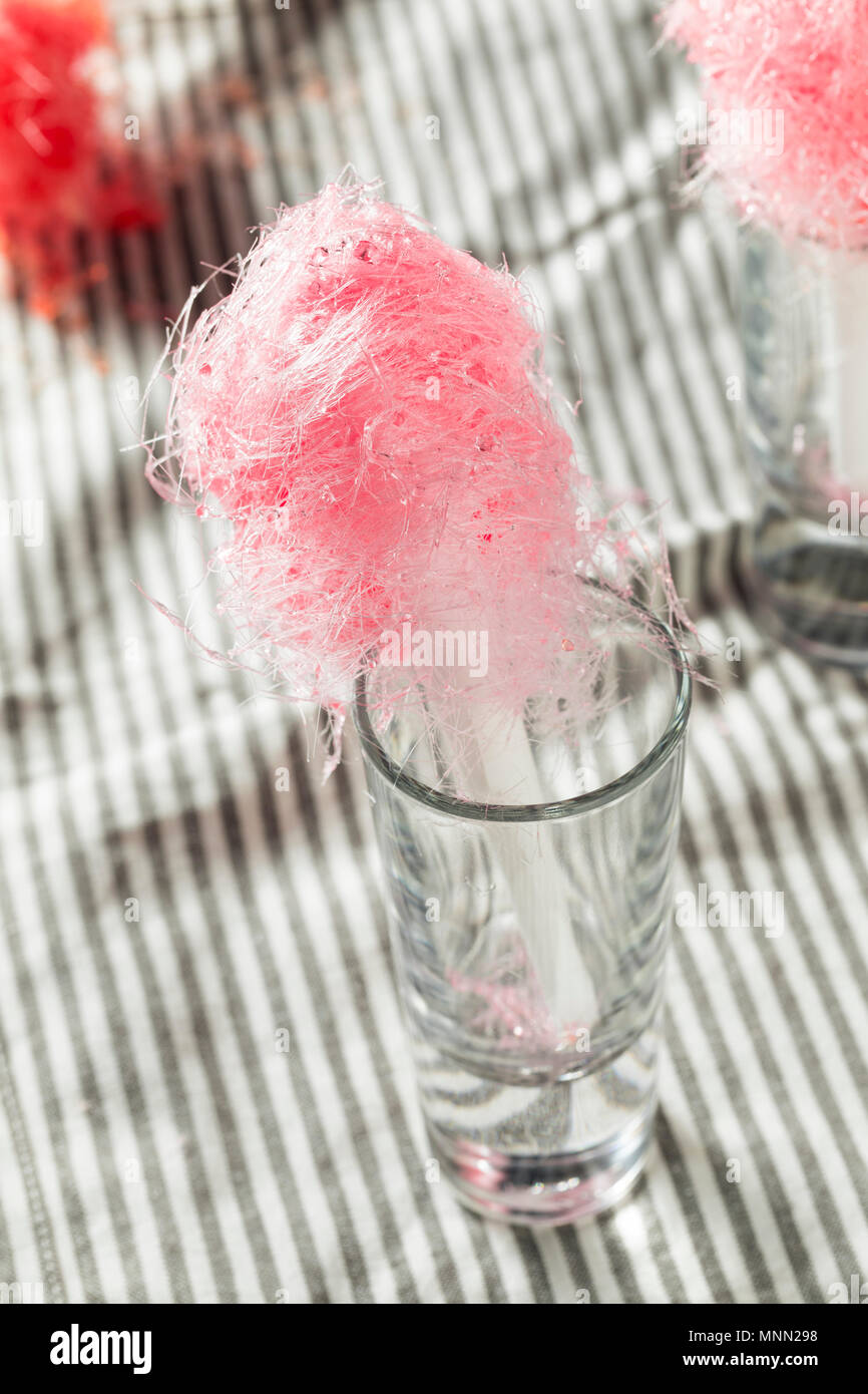 Sucré Fait Maison Rose Cotton Candy Floss on a Stick Banque D'Images