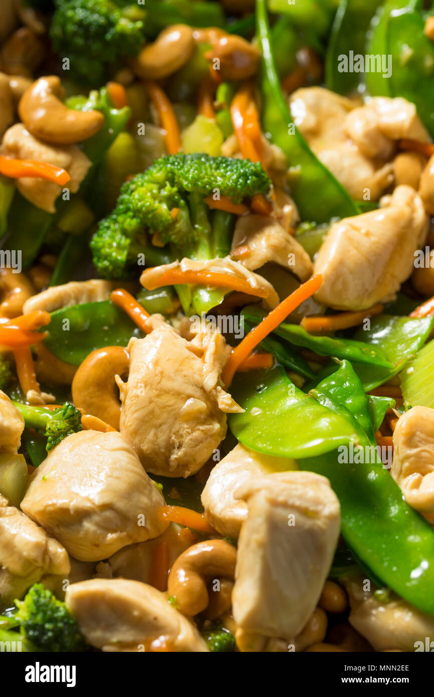 L'Asie fait maison Sauté de poulet cajou avec légumes Banque D'Images