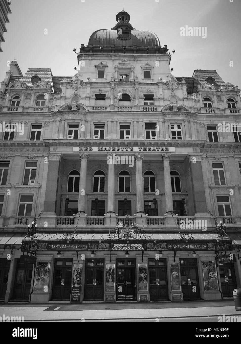 Londres - le 18 mai 2018 : ( Image modifiée numériquement à monochrome ) Her Majesty's Theatre, la comédie musicale Le fantôme de l'Opéra a été joué à H Banque D'Images