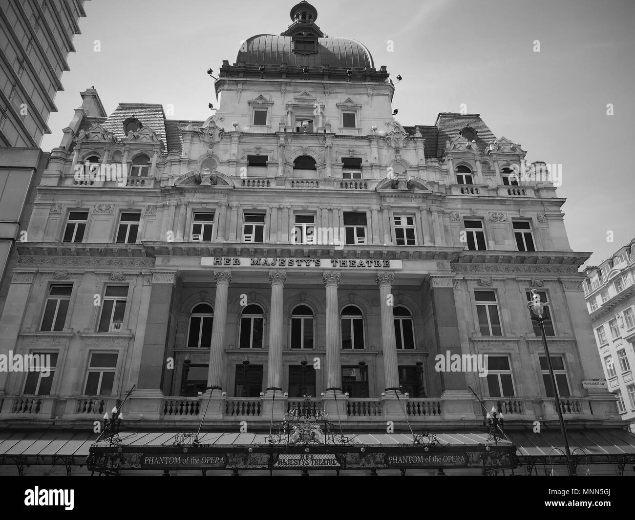 Londres - le 18 mai 2018 : ( Image modifiée numériquement à monochrome ) Her Majesty's Theatre, la comédie musicale Le fantôme de l'Opéra a été joué à H Banque D'Images