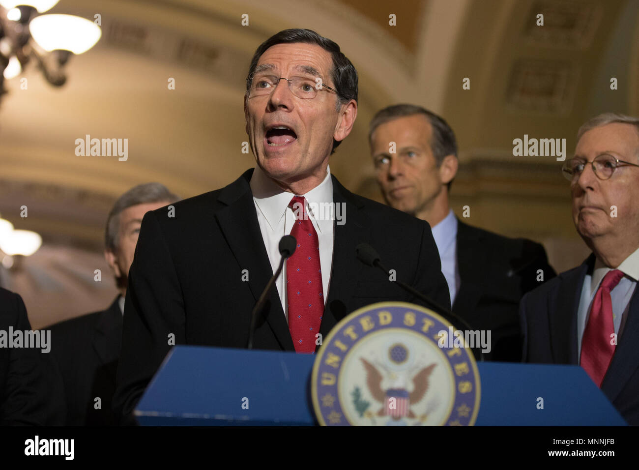 La politique républicaine du Sénat Président John Barrasso (R-TX) parle des efforts républicaine pour remplacer les soins d'Obama lors d'une conférence de presse sur la colline du Capitole le 16 mai, 2017. Banque D'Images