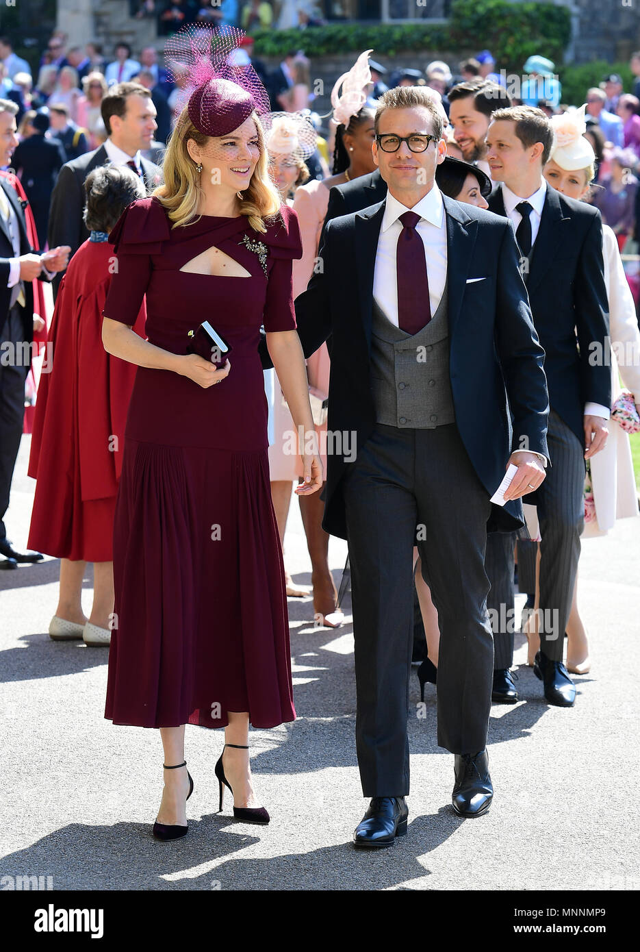 Acteurs Suits Mariage Meghan Markle Gabriel Macht et épouse Jacinda Barrett arrivent à la Chapelle St George du  château de Windsor pour le mariage de Meghan Markle et le prince Harry  Photo Stock - Alamy