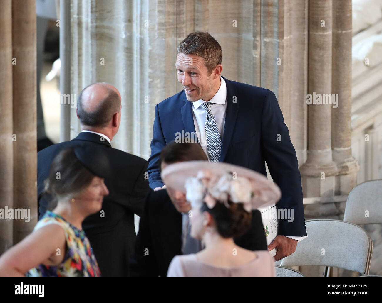 Jonny Wilkinson Arrive Dans La Chapelle St George Du Chateau De