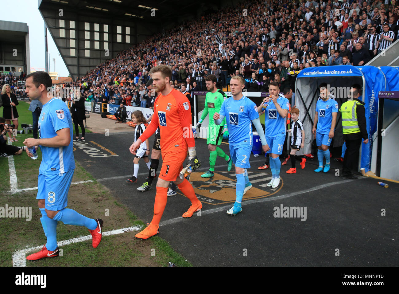 Les joueurs de Coventry City sortent avant le match de la Sky Bet League Two Playoff à Meadow Lane, Nottingham. APPUYEZ SUR ASSOCIATION photo. Date de la photo: Vendredi 18 mai 2018. Voir PA Story SOCCER Notts County. Le crédit photo devrait se lire comme suit : Nick Potts/PA Wire. RESTRICTIONS : aucune utilisation avec des fichiers audio, vidéo, données, listes de présentoirs, logos de clubs/ligue ou services « en direct » non autorisés. Utilisation en ligne limitée à 75 images, pas d'émulation vidéo. Aucune utilisation dans les Paris, les jeux ou les publications de club/ligue/joueur unique. Banque D'Images