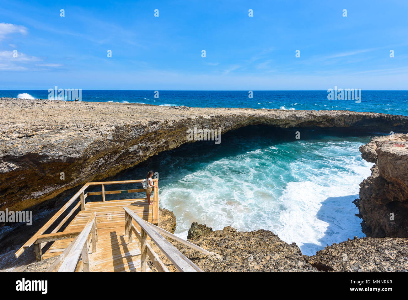 Shete Boka National park - un paysage extraordinaire paysage autour de la petite île antillaise de Curaçao dans les îles ABC - le fracas des vagues sur la plage et Banque D'Images