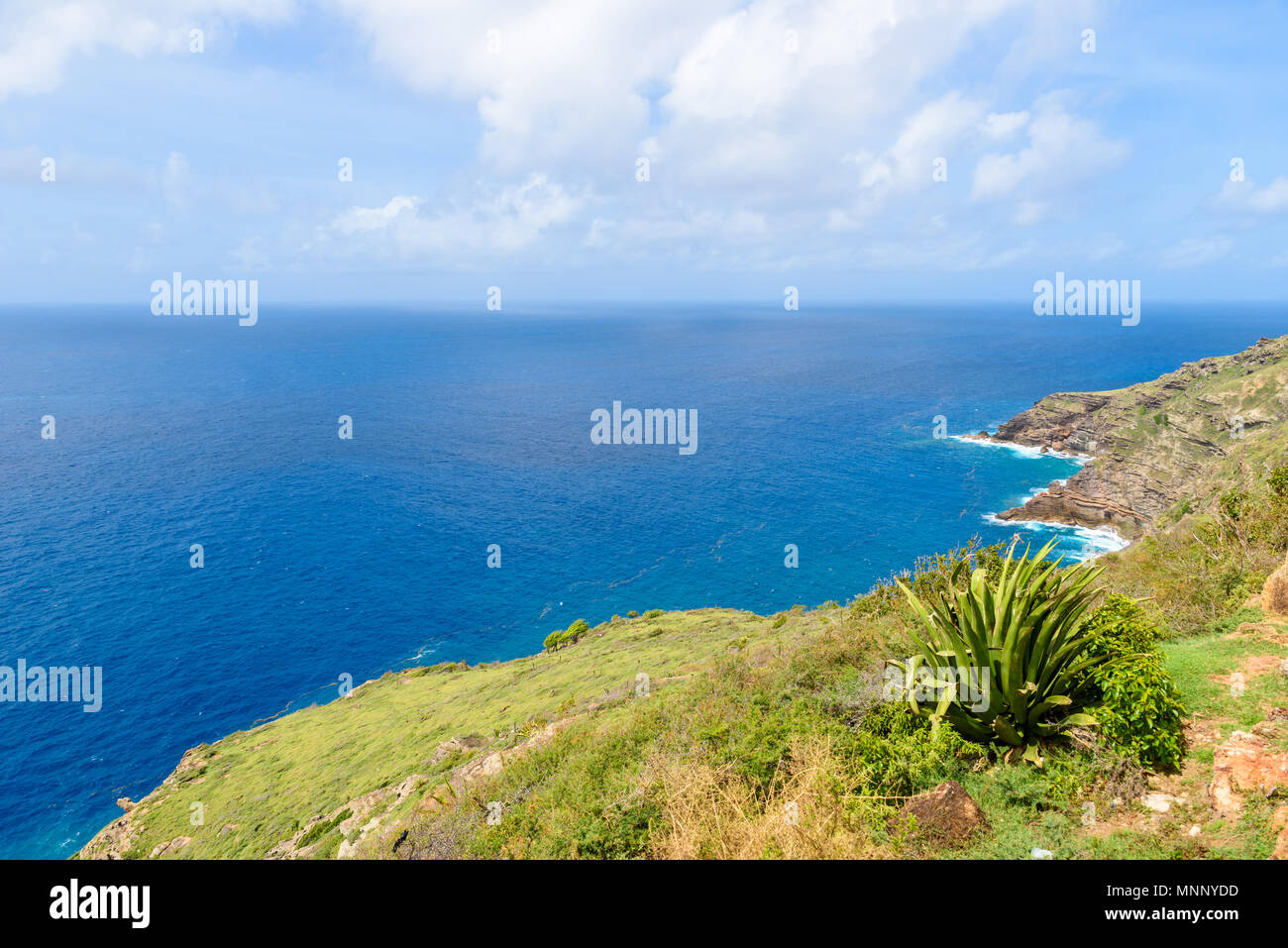 Vue de Shirley Heights à la côte d'Antigua, paradise bay à l'île tropicale dans la mer des Caraïbes Banque D'Images