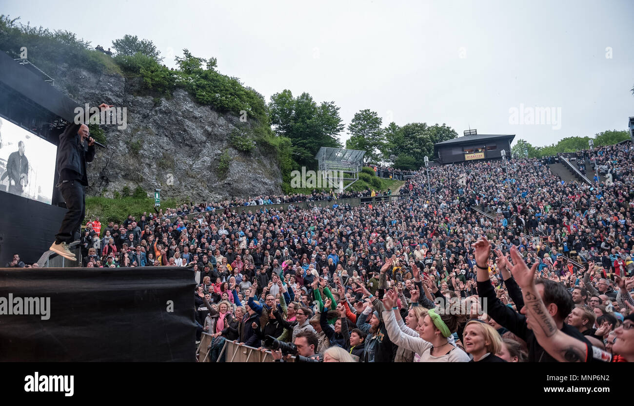 18 mai 2018, l'Allemagne, Bad Segeberg : Thomas D. à partir de la bande de hip-hop allemand Die Fantastischen Vier Fanta (4) l'exécution sur la scène en plein air. Photo : Axel Heimken/dpa Banque D'Images