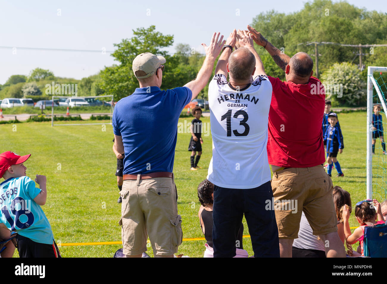 Fordingbridge, Hampshire, Royaume-Uni, 19th mai 2018. Le club de football amateur local des Turcs célèbre ses 150 ans de formation, ce qui en fait le plus ancien club de football du Hampshire. Un festival de football organisé pour la journée inclut des sessions d'entraînement pour les jeunes et une visite de la plus grande Oxford United football Academy pour défier les talents locaux dans des matchs de compétition. Banque D'Images