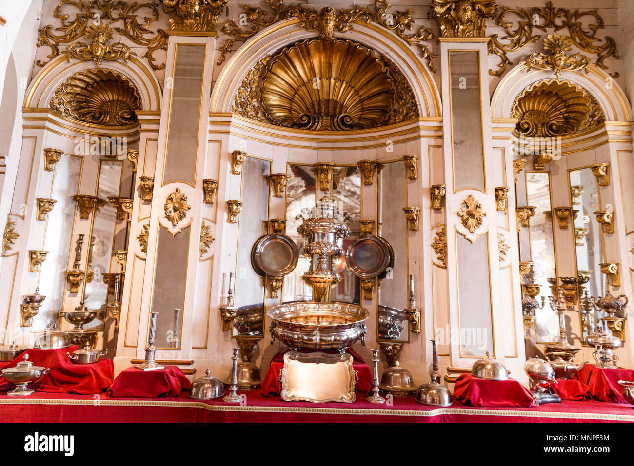 17 mai 2018, l'Allemagne, Gotha : La salle de bal à l'intérieur du palais de Friedenstein. Palais de Friedenstein est un des mieux conservé de monuments architecturaux du début du baroque. Ernest, duc de Saxe-Gotha à Gotha (1601 - 1675), construit la résidence entre 1643 et 1654. Cette année, le Palace jours aura lieu du 18 au 21 mai 2018. Photo : Carsten Koall/dpa Banque D'Images