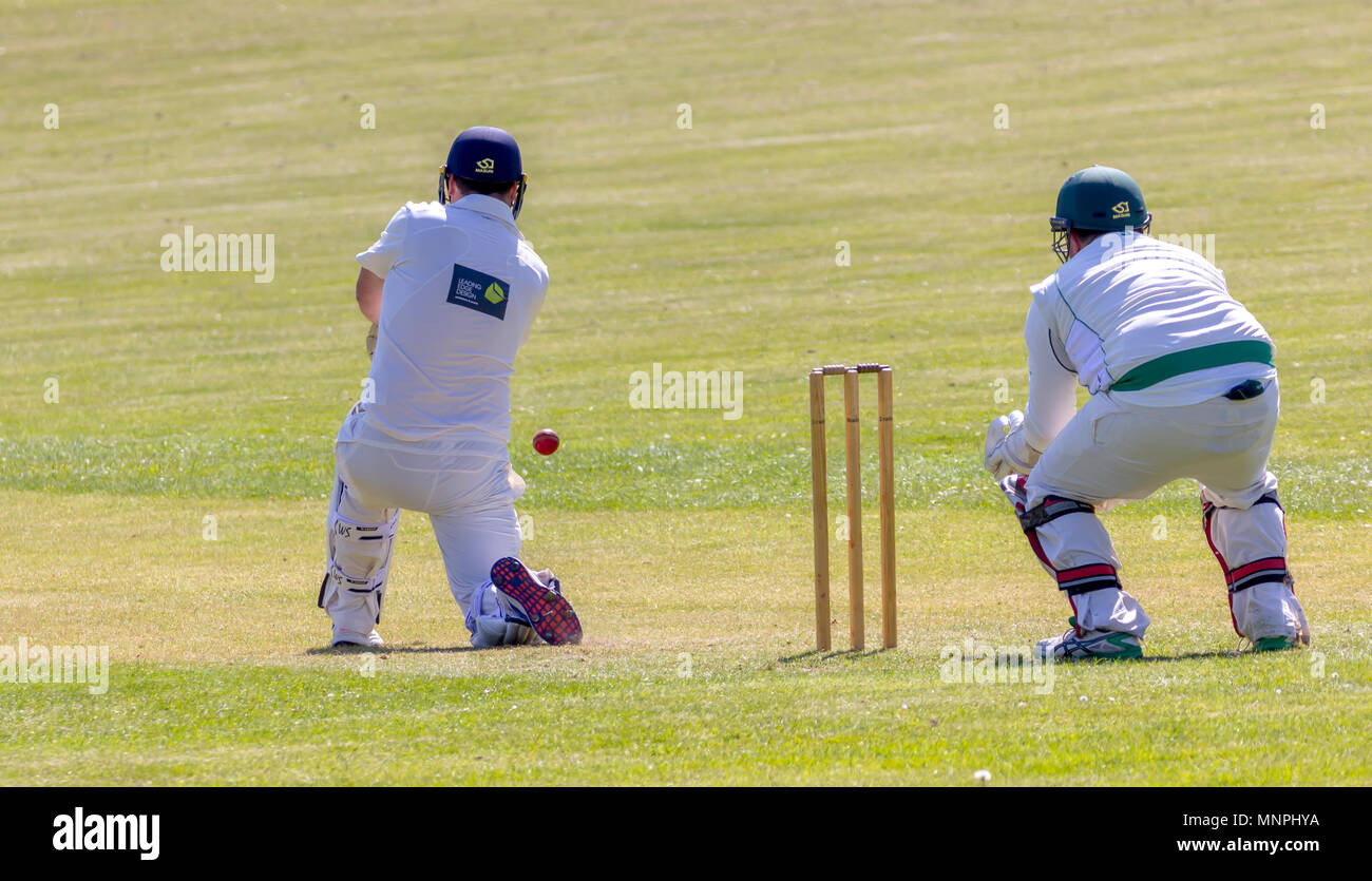 East Dean, East Sussex, Royaume-Uni. 19 mai 2018. East Dean et Iken Cricket Club jouer Heathfield Park Cricket Club dans la division 5 de la ligue de cricket de Sussex. Credit : Alan Fraser/Alamy Live News Banque D'Images